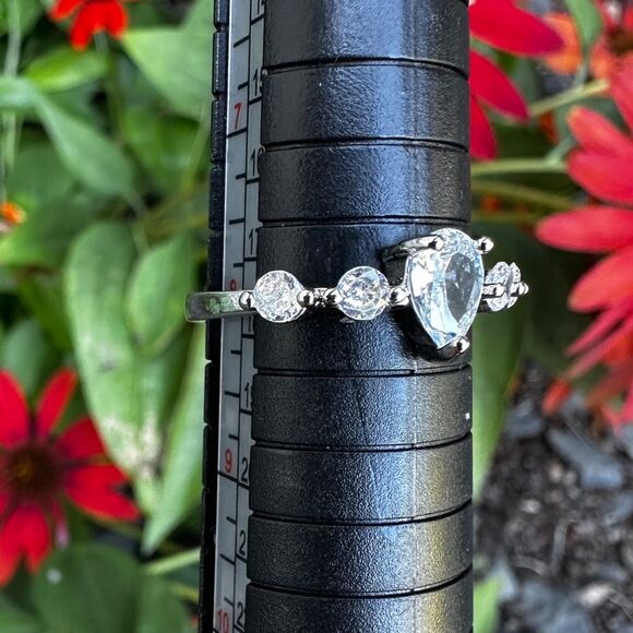 NEW White Gold Plated Sparkling Clear Crystal CZ Teardrop Pear Dainty Ring Sz 8 - Picture 4 of 11